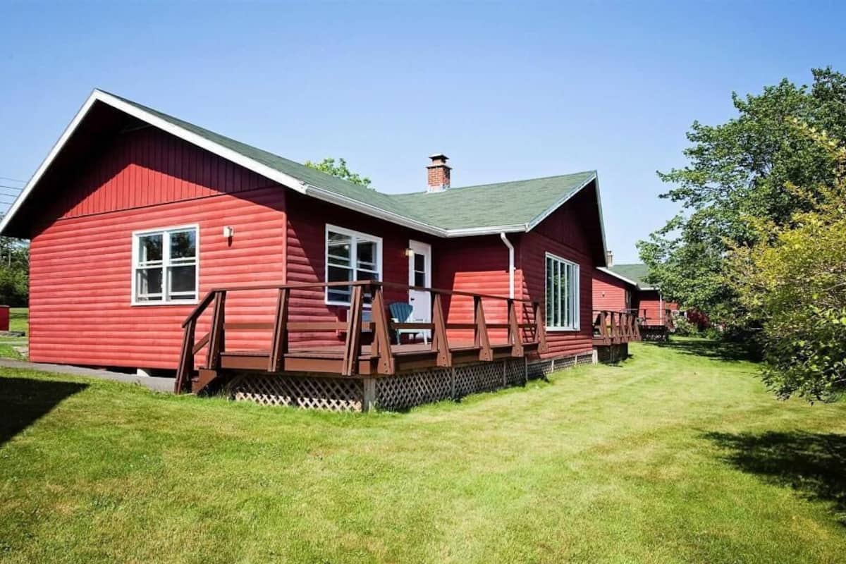 Edredón, caja de seguridad en la habitación y cortinas blackout