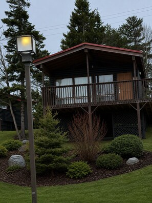 Down duvets, in-room safe, blackout curtains, iron/ironing board - Liscombe Lodge Resort and Conference Centre (Liscomb Mills)