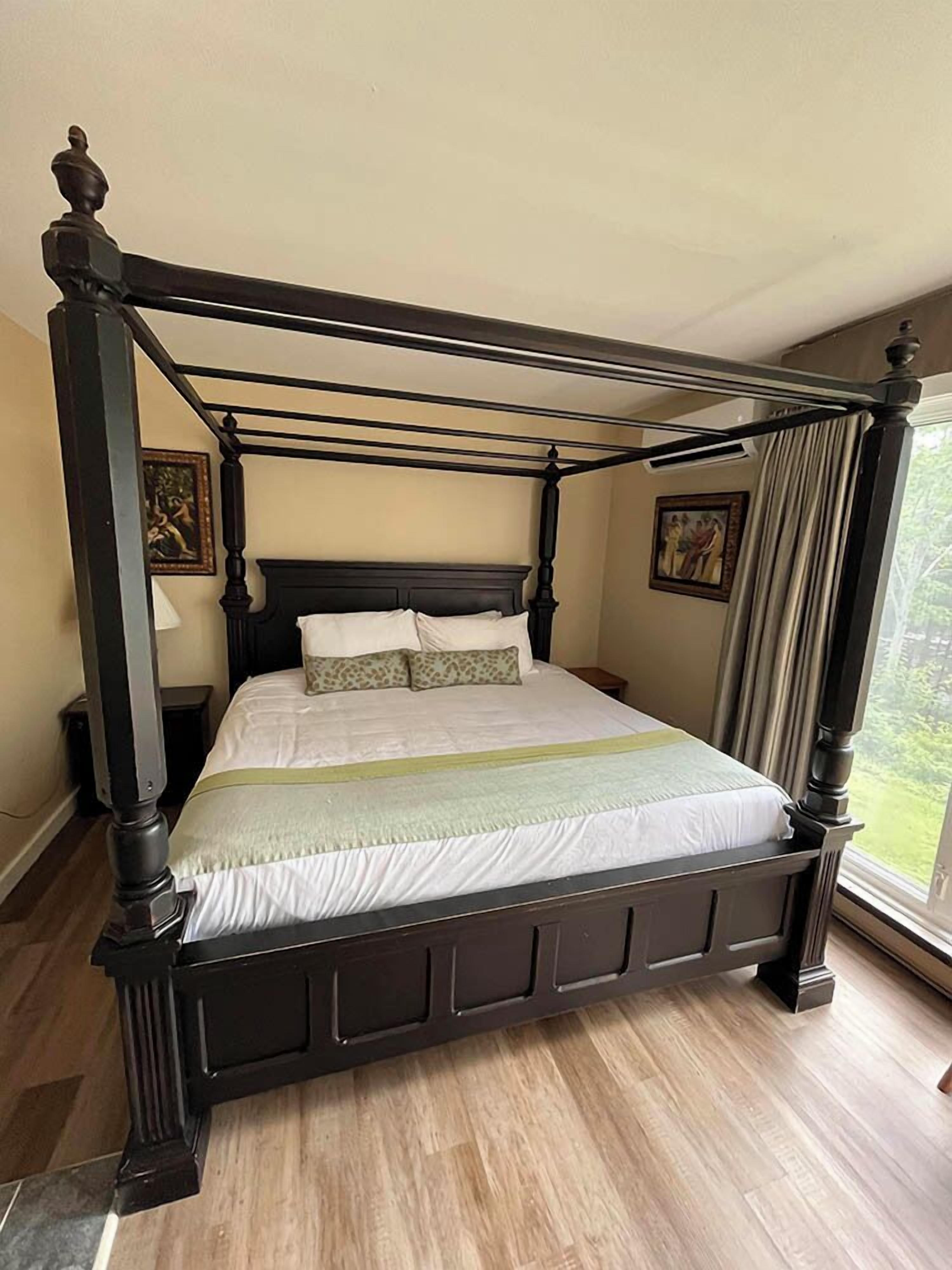 Premium Studio Suite, 1 King Bed, Jetted Tub, River View | Down comforters, in-room safe, blackout drapes, iron/ironing board