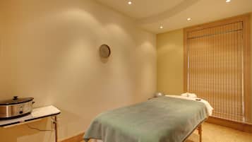 Área de tratamento externa, sauna a vapor, tratamentos corporais