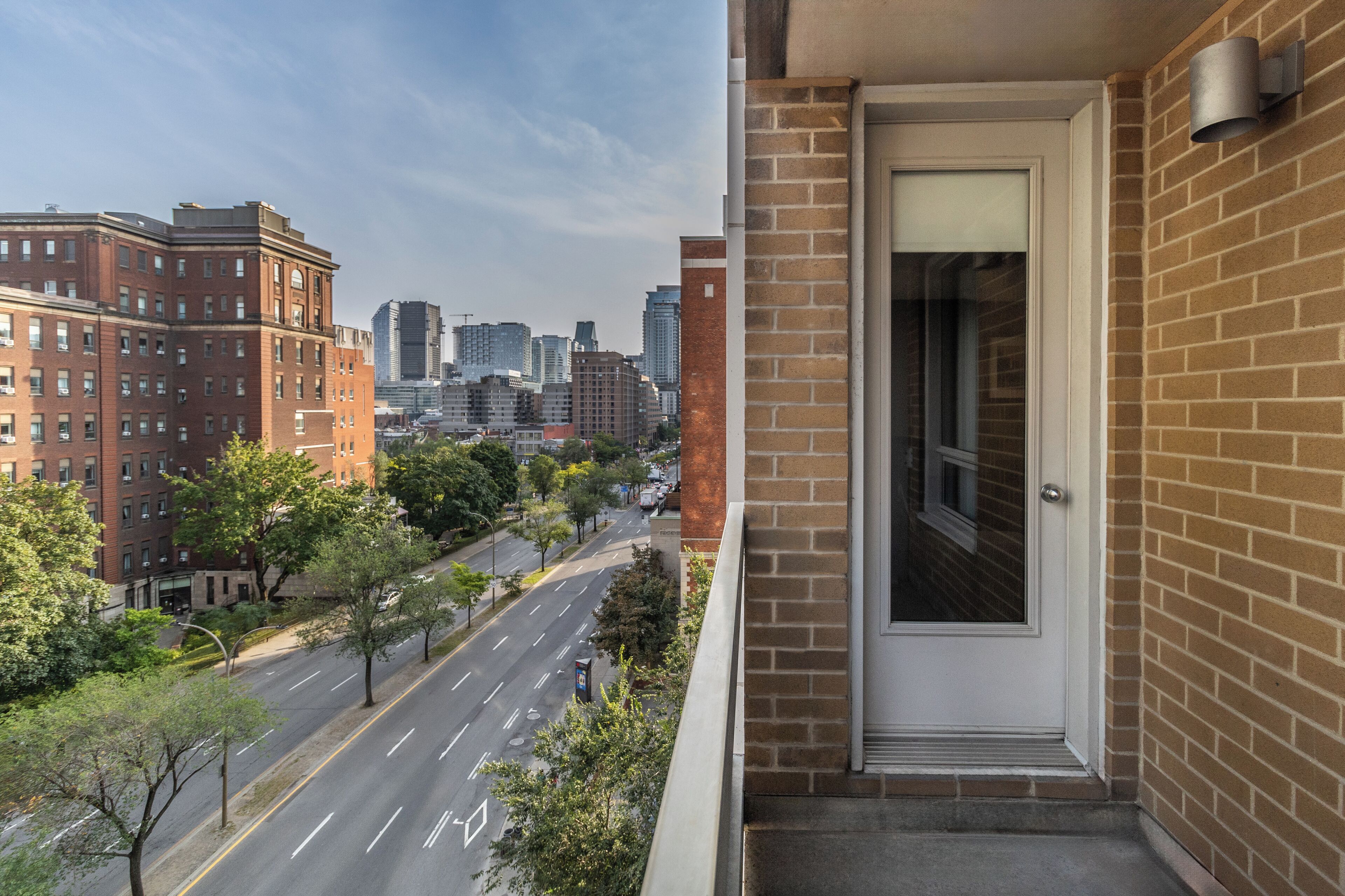 Suite, 1 Schlafzimmer, Balkon | Schreibtisch, laptopgeeigneter Arbeitsplatz, Verdunkelungsvorhänge