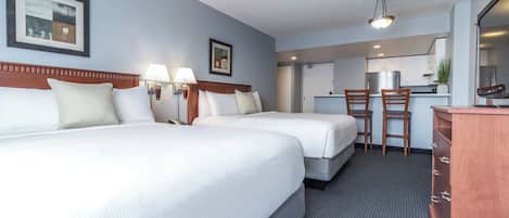 Refrigerador con freezer, microondas, horno, placa de cocina