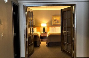 Pillow-top beds, desk, laptop workspace, blackout curtains - Best Western Plus Kelly Inn (St Cloud)