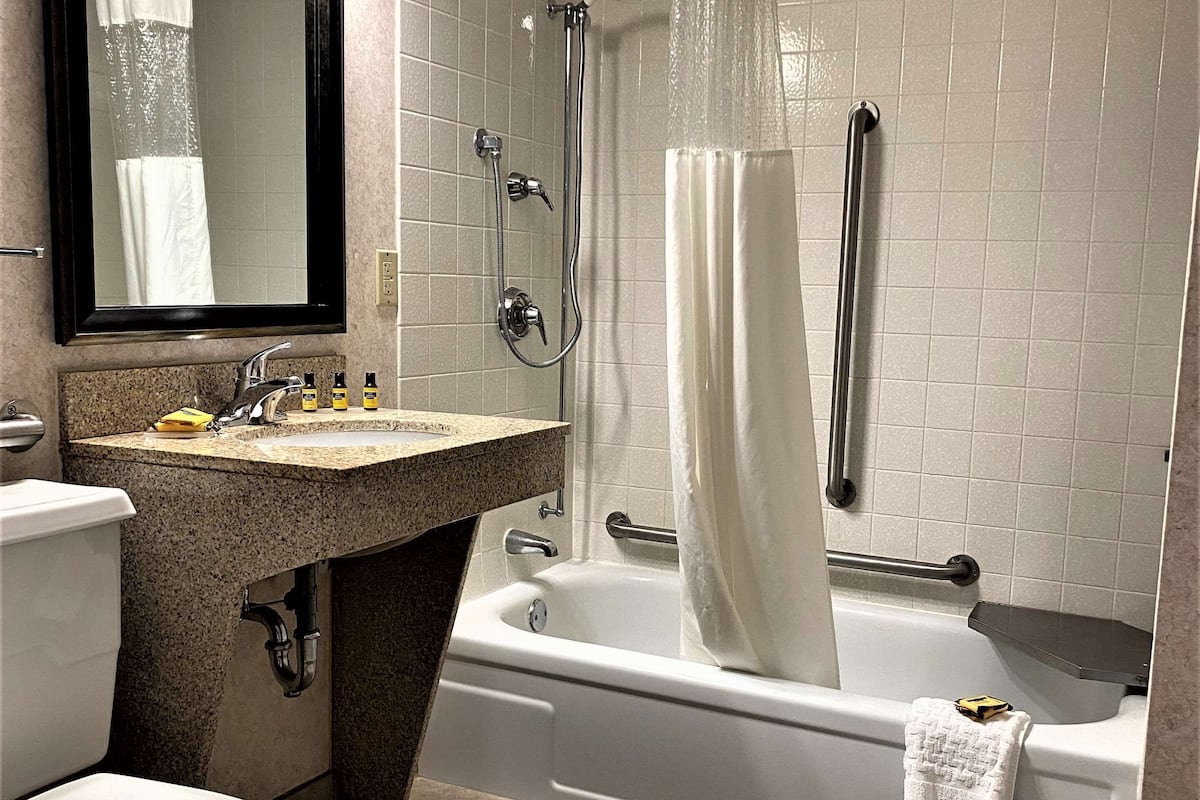 standard room, 2 queen beds, accessible, bathtub | bathroom | combined shower/bathtub, free toiletries, hair dryer, towels