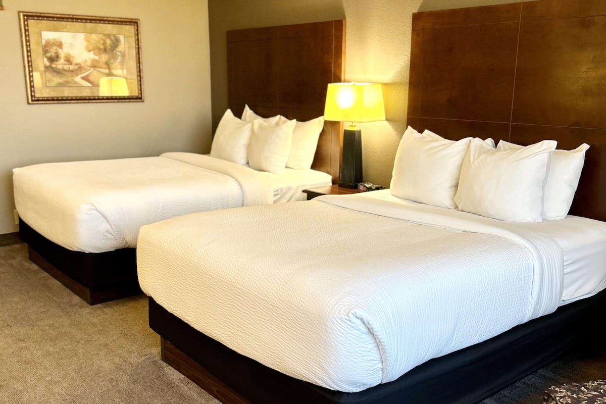 Pillowtop beds, desk, laptop workspace, blackout drapes
