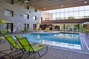 Innenpool, Liegestühle