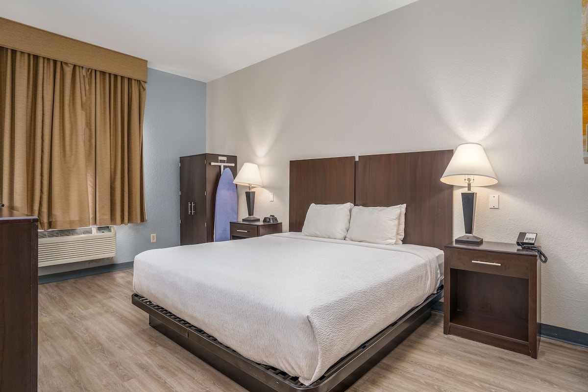 Pillow-top beds, laptop workspace, iron/ironing board