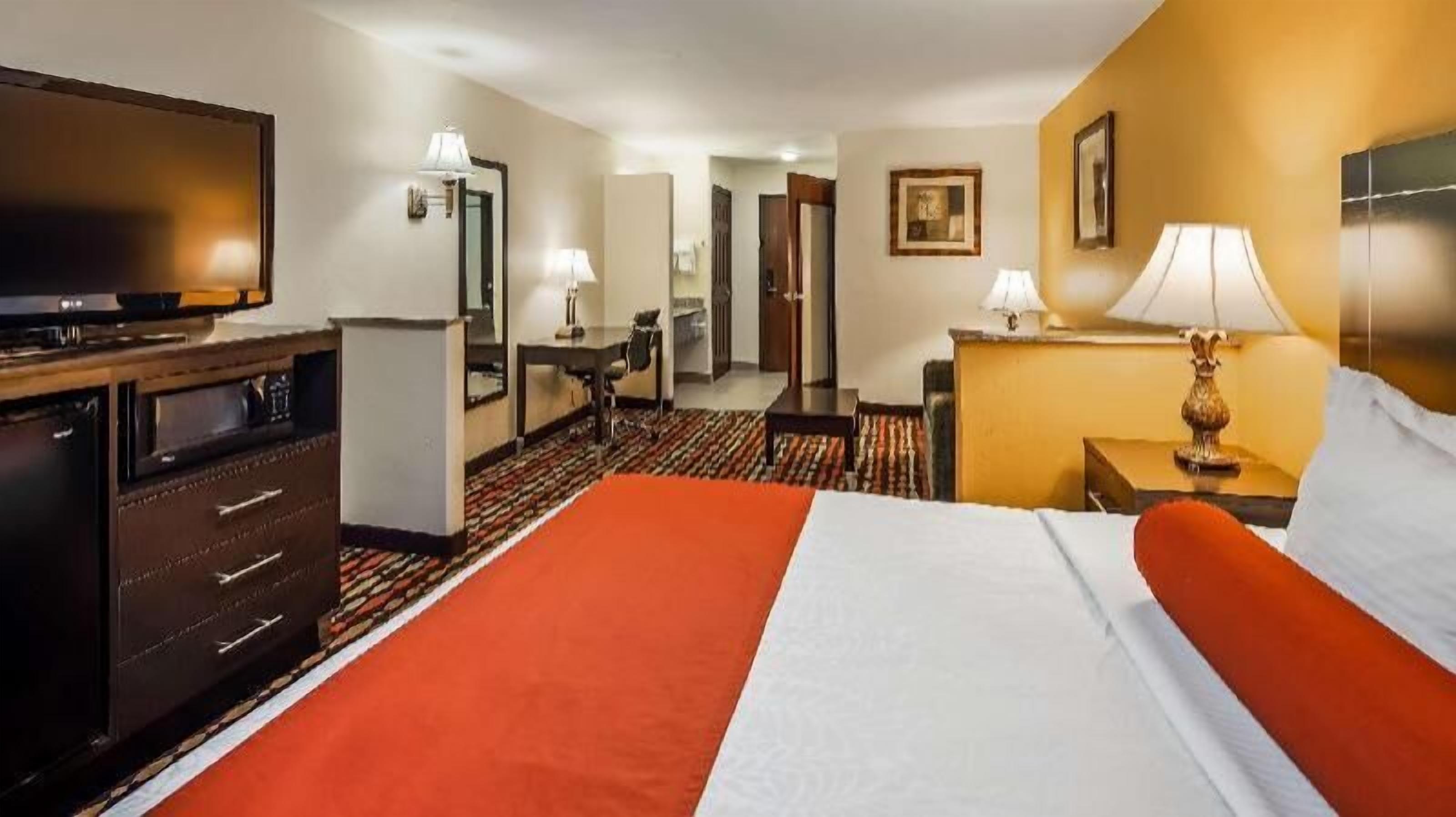 2 bedrooms, in-room safe, desk, laptop workspace