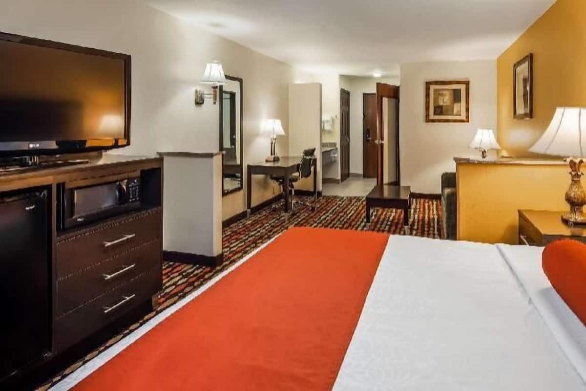 2 bedrooms, in-room safe, desk, laptop workspace