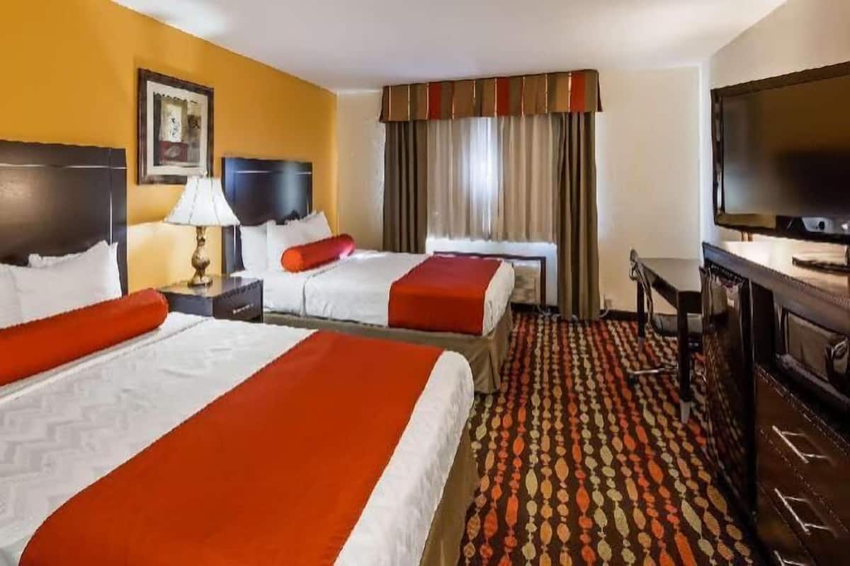 2 bedrooms, in-room safe, desk, laptop workspace