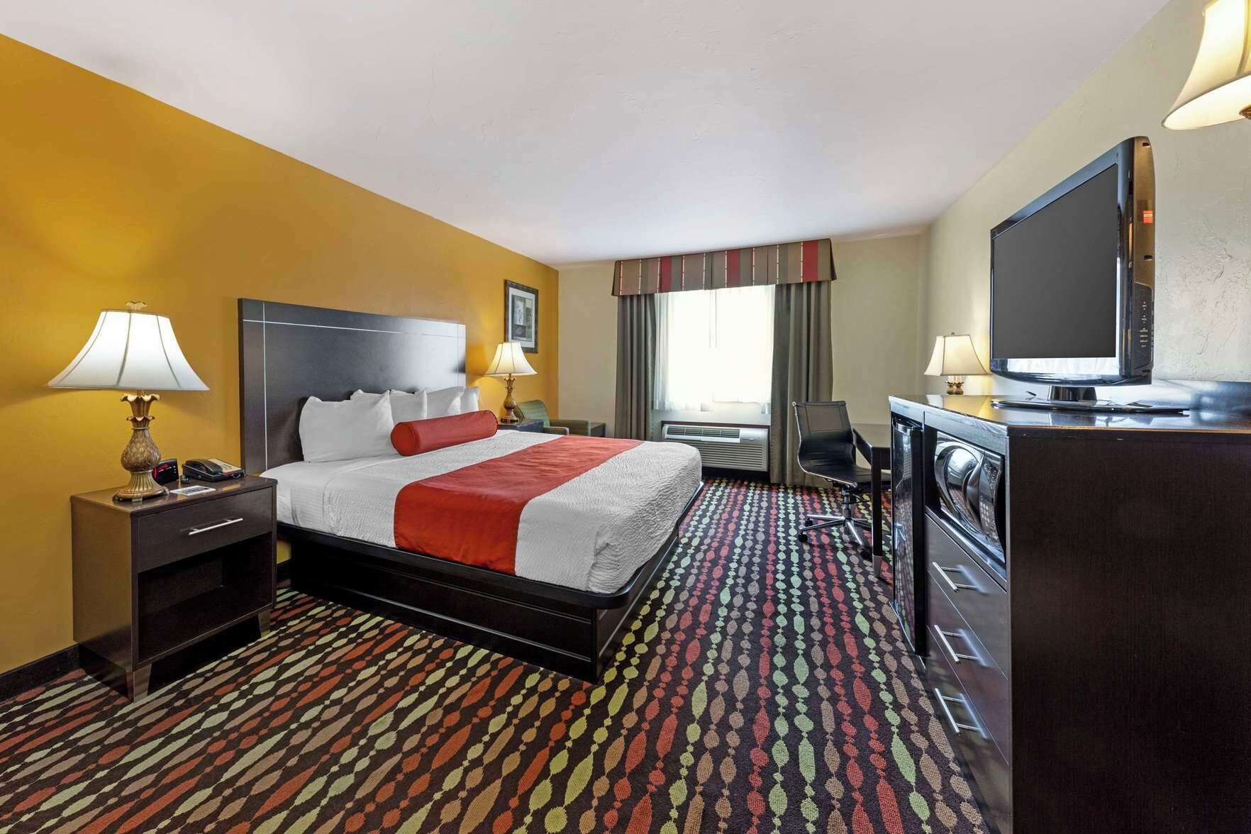 2 bedrooms, in-room safe, desk, laptop workspace