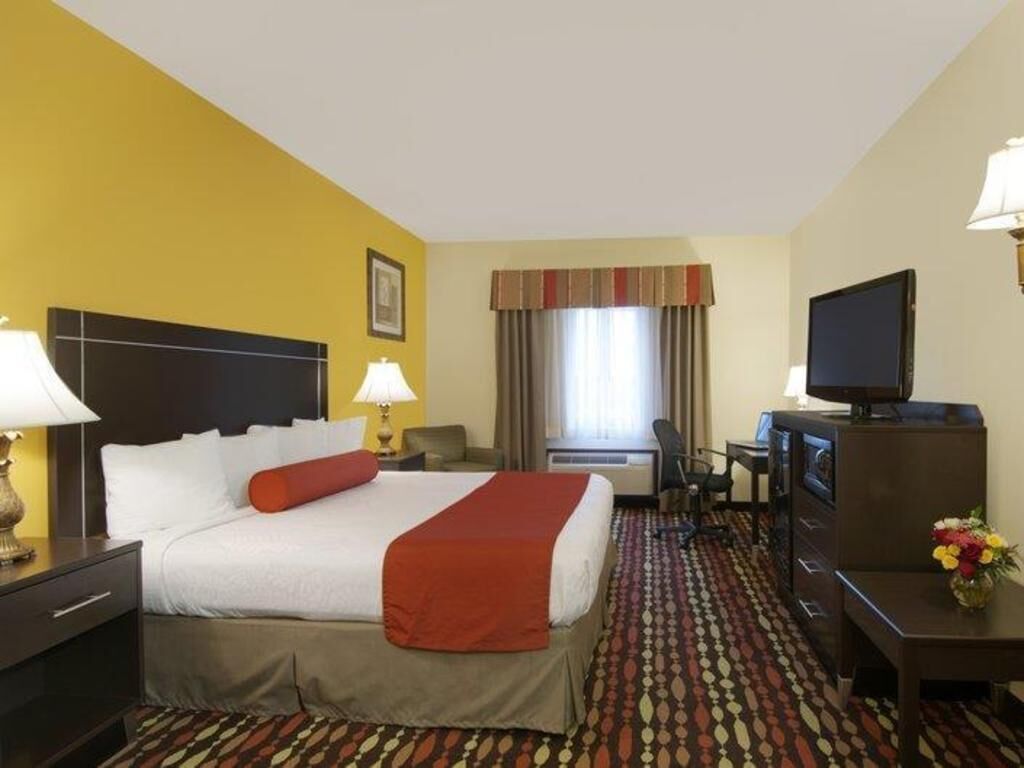 2 bedrooms, in-room safe, desk, laptop workspace