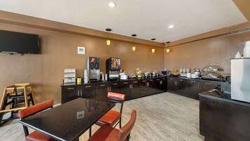 Petit déjeuner complet compris tous les jours