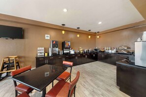 Free daily full breakfast - Best Western Greentree Inn & Suites (Moore)