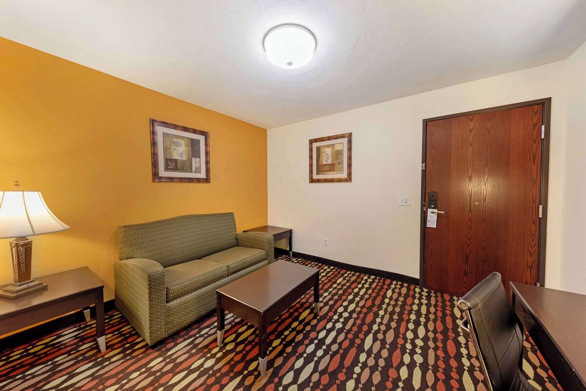 2 bedrooms, in-room safe, desk, laptop workspace