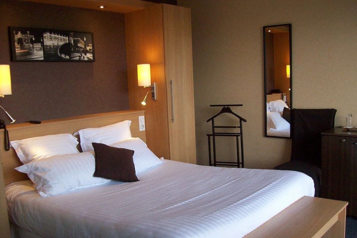 Single Room | Premium bedding, minibar, in-room safe, desk