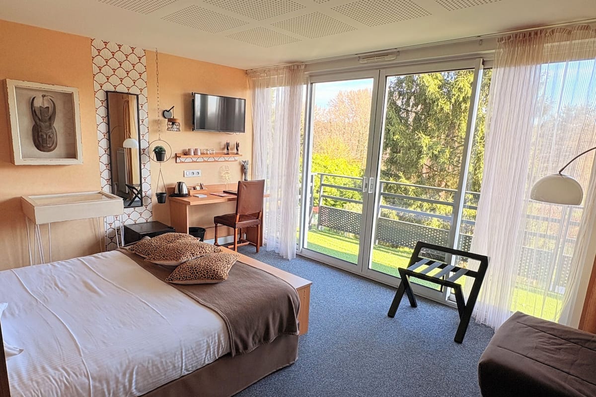 Superior Triple Room | Premium bedding, minibar, in-room safe, desk