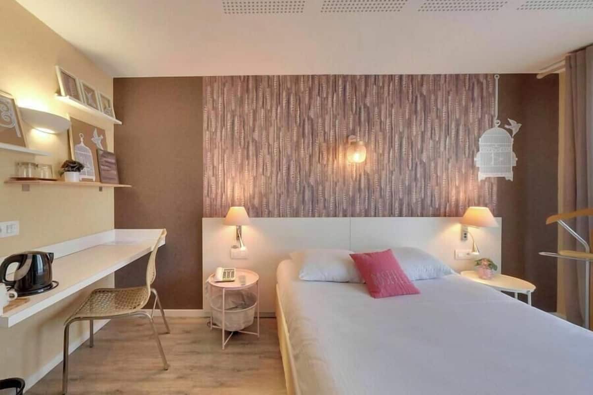 Double Room | Premium bedding, minibar, in-room safe, desk