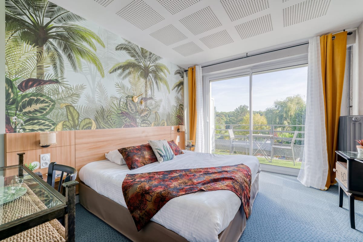 Single Room | Premium bedding, minibar, in-room safe, desk