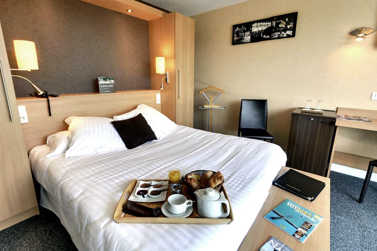 Dreibettzimmer | Hochwertige Bettwaren, Minibar, Zimmersafe, Schreibtisch