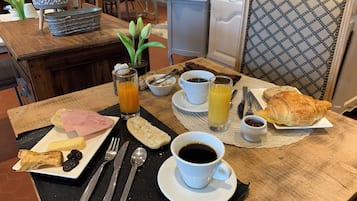 Daily buffet breakfast (EUR 18 per person)