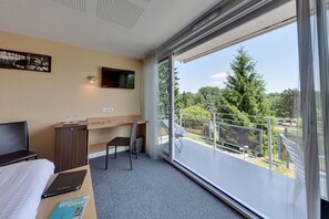 Triple Room | Premium bedding, minibar, in-room safe, desk - La Maison Carre (Mereville)