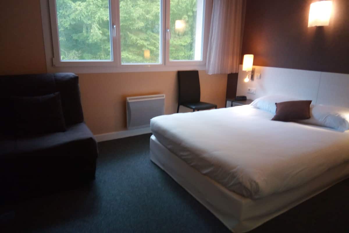 Quadruple Room | Premium bedding, minibar, in-room safe, desk