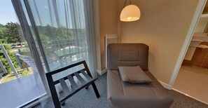 Triple Room | Premium bedding, minibar, in-room safe, desk
