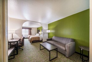 Suite, Non Smoking | Desk, iron/ironing board, free cribs/infant beds, rollaway beds