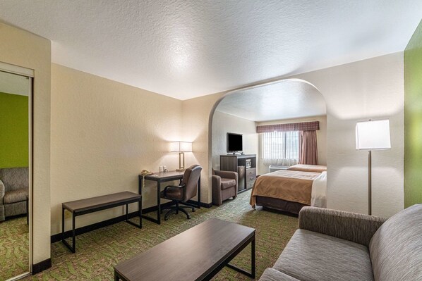 Suite, Non Smoking | Desk, iron/ironing board, free cribs/infant beds, rollaway beds