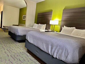 Desk, iron/ironing board, free cots/infant beds, rollaway beds - Quality Suites San Antonio Brooks City Base (San Antonio)