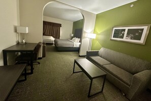 Schreibtisch, Bügeleisen/Bügelbrett, kostenlose Babybetten