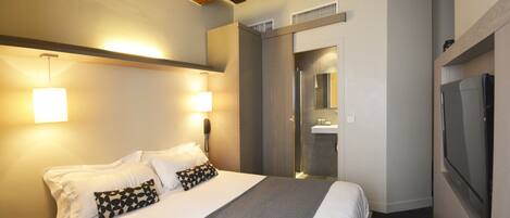 Camera doppia | 1 camera, una cassaforte in camera, una scrivania, insonorizzazione