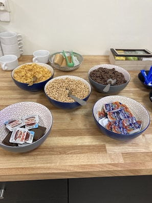Petit déjeuner, déjeuner et dîner servis sur place