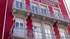 A multi-story building with the sign "HOTEL S'ETIENNE" indicating it is a hotel. - Hotel St-Etienne (Lourdes)