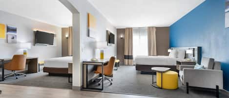 Suite, varias camas, para no fumadores (Efficiency,Upgrade) | Ropa de cama de alta calidad, escritorio y cortinas blackout