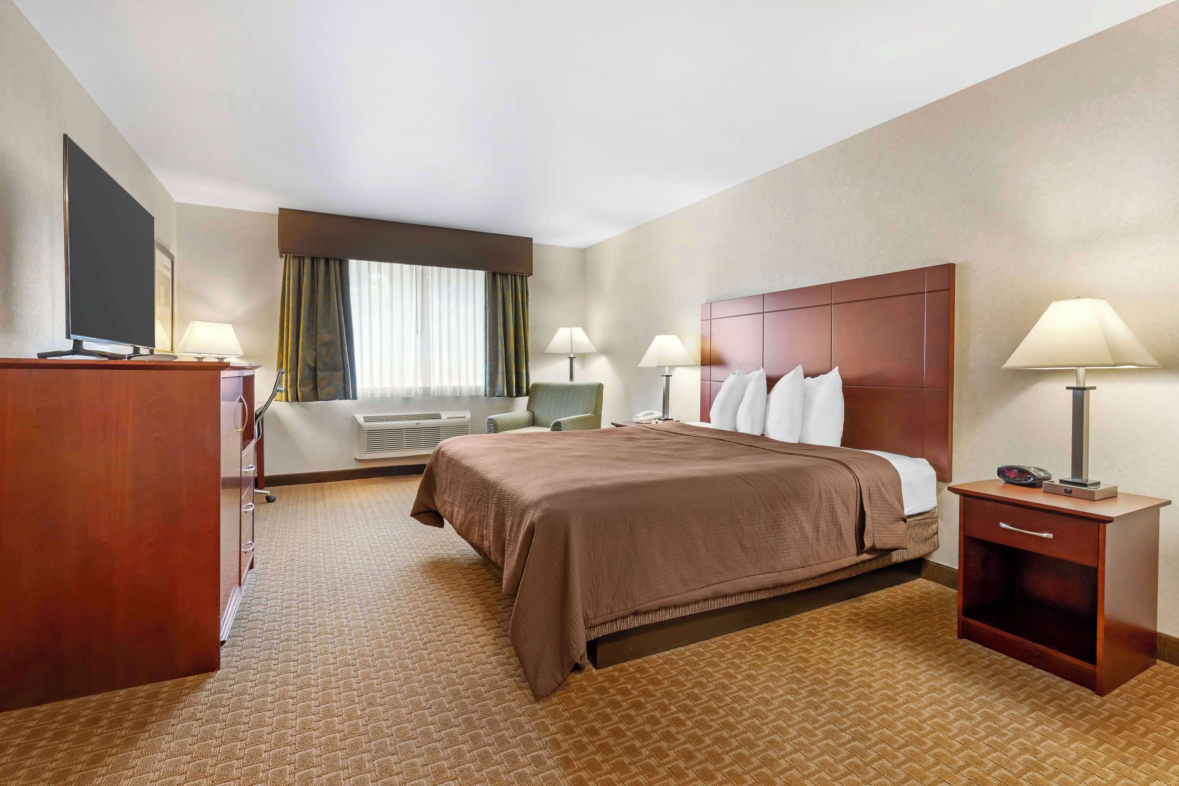 in-room safe, desk, soundproofing, iron/ironing board