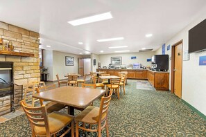 Free daily continental breakfast  - Best Western Wittenberg Inn (Wittenberg)