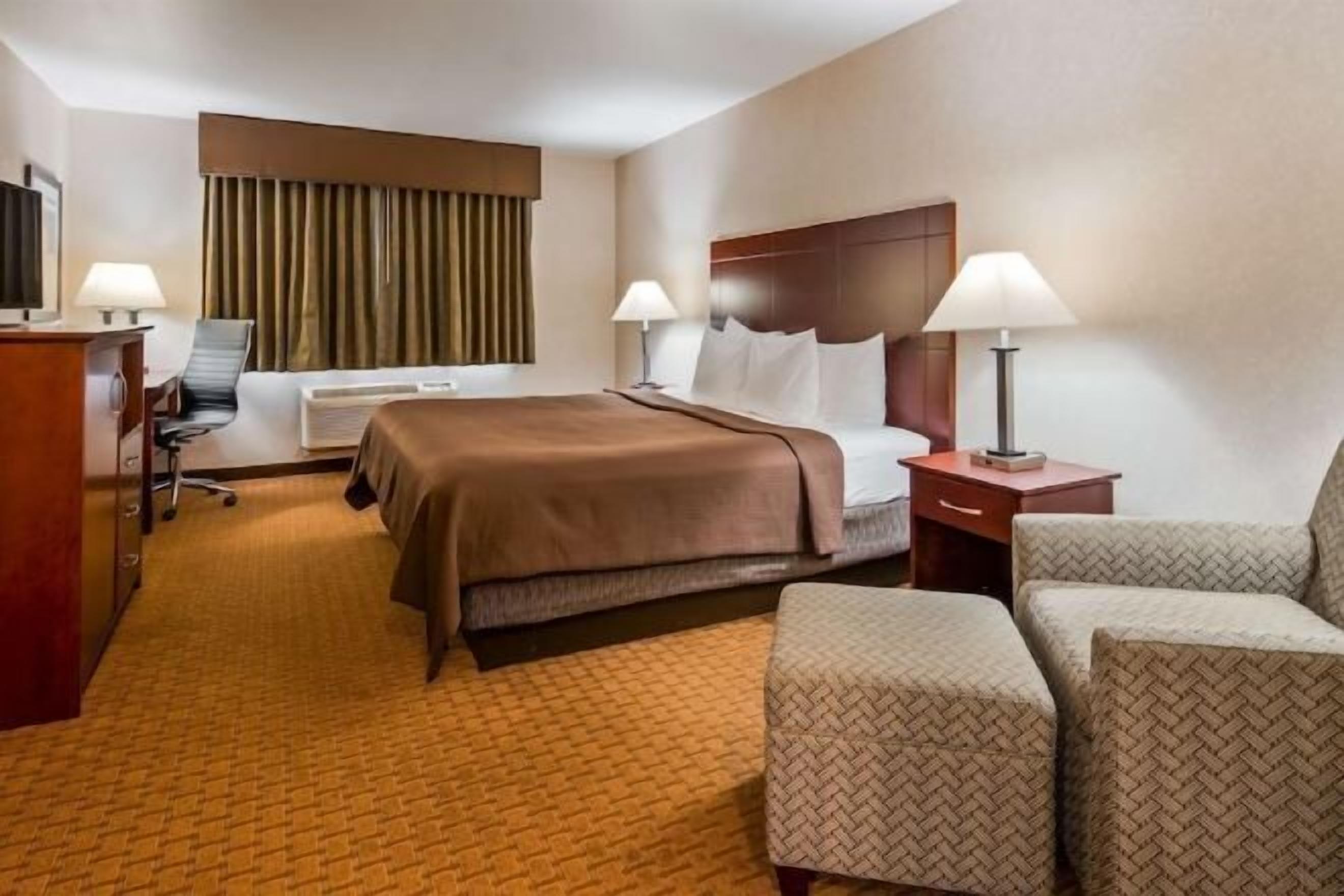 In-room safe, desk, soundproofing, iron/ironing board