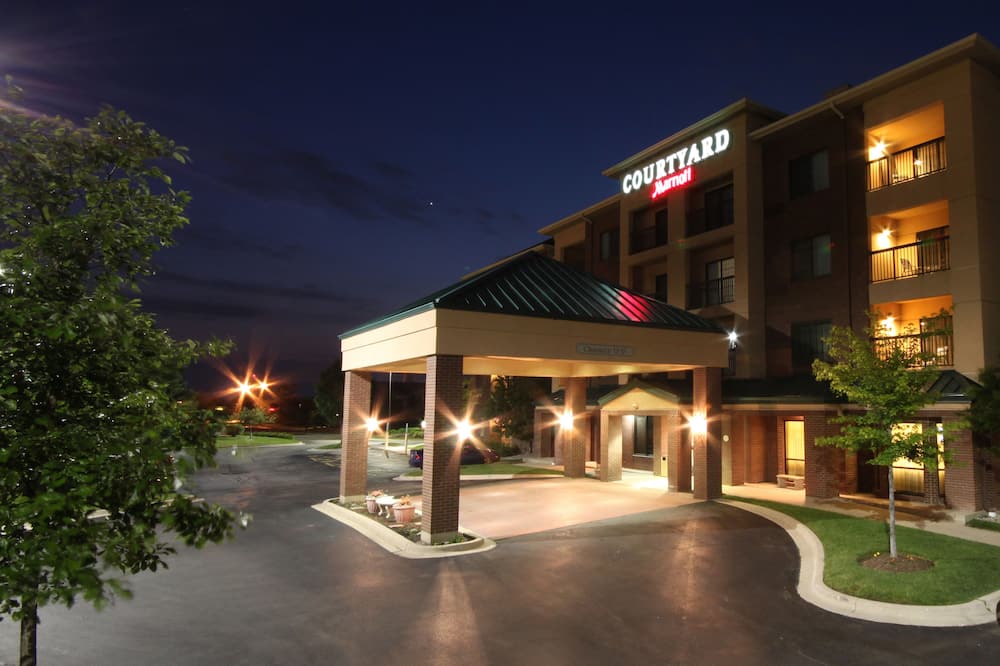 Courtyard by Marriott Chicago Bloomingdale