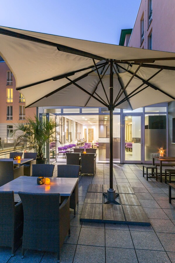 Terrace/patio - Park Inn by Radisson Göttingen (Goettingen)