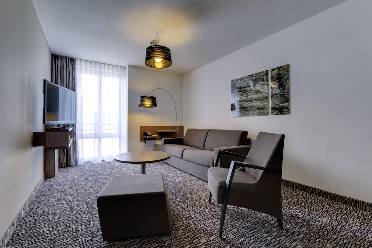 premium bedding, in-room safe, desk, blackout curtains