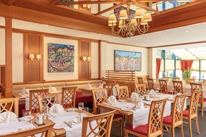 Lunch and dinner served, international cuisine - NH Ingolstadt (Ingolstadt)