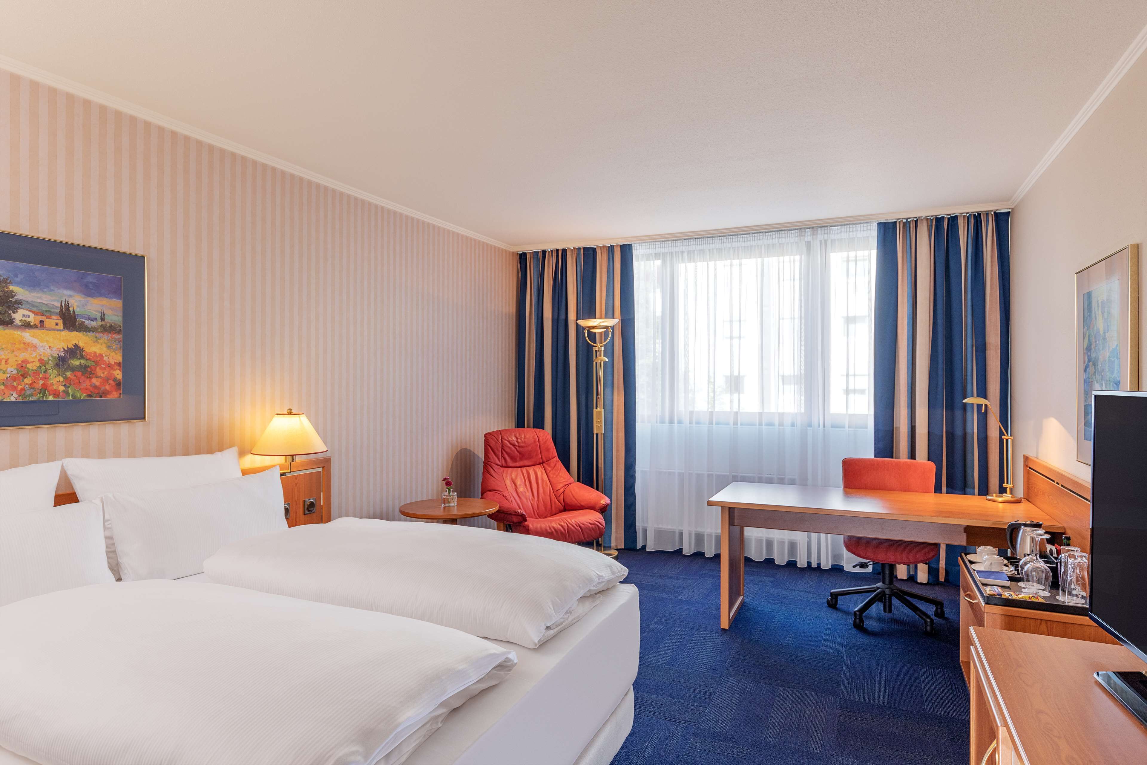 superior room | premium bedding, minibar, in-room safe, desk