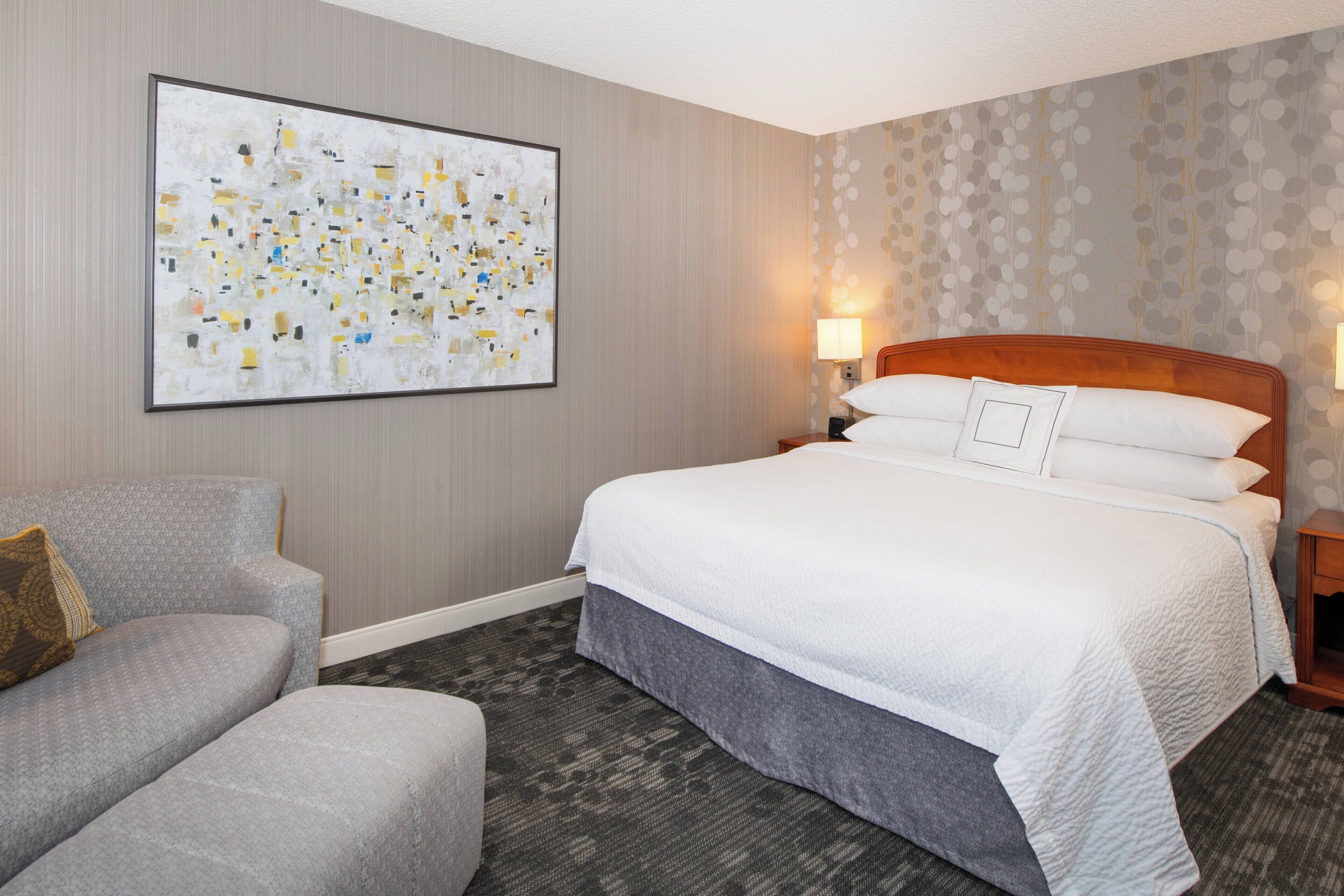 Premium bedding, in-room safe, desk, laptop workspace