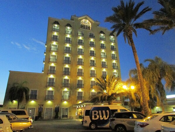 Front of property - evening/night