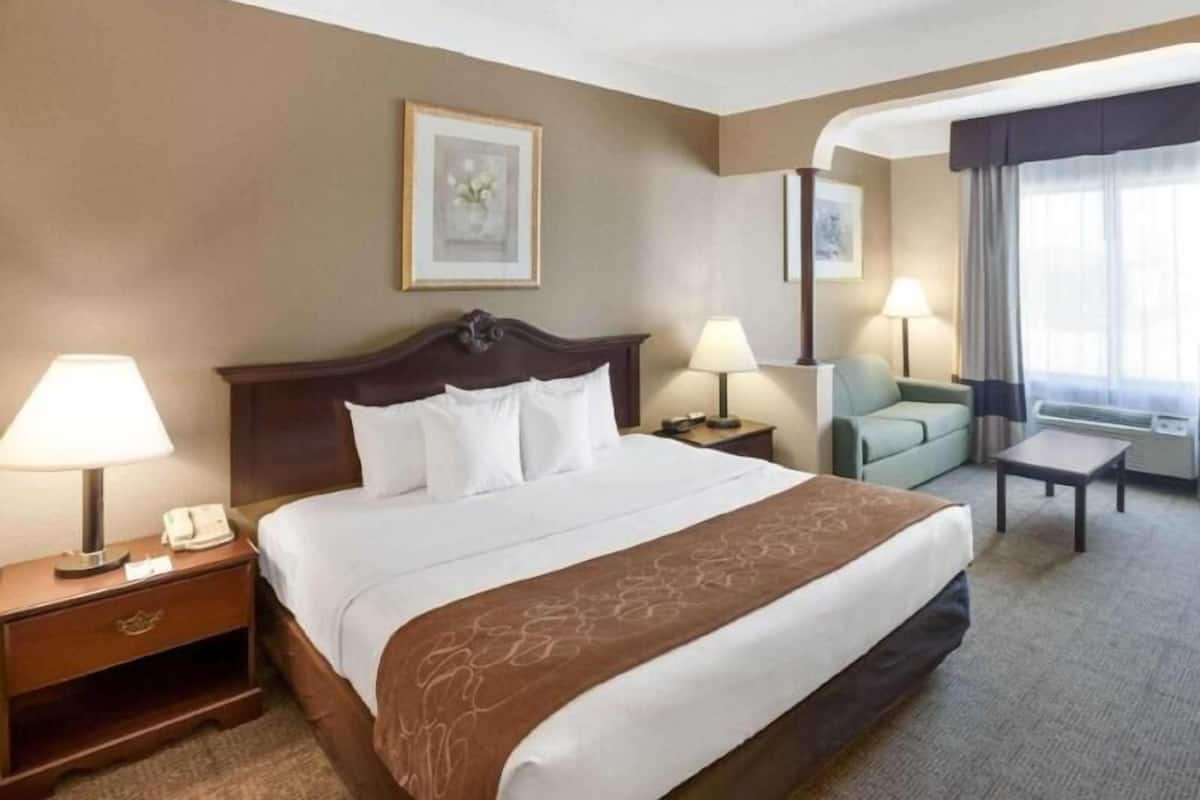 Desk, iron/ironing board, free cots/infant beds, rollaway beds