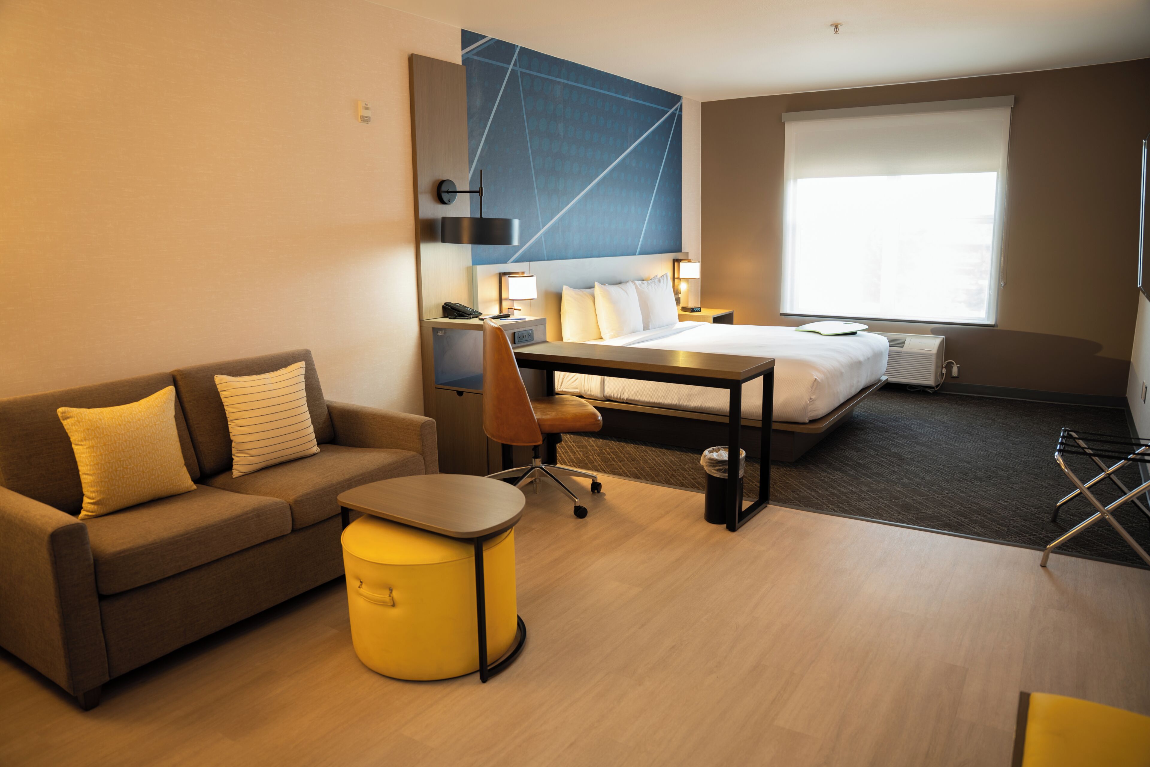 Peralatan tempat tidur premium, tilam berlapik, meja 