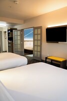 Ropa de cama de alta calidad, colchones con pillow-top y escritorio