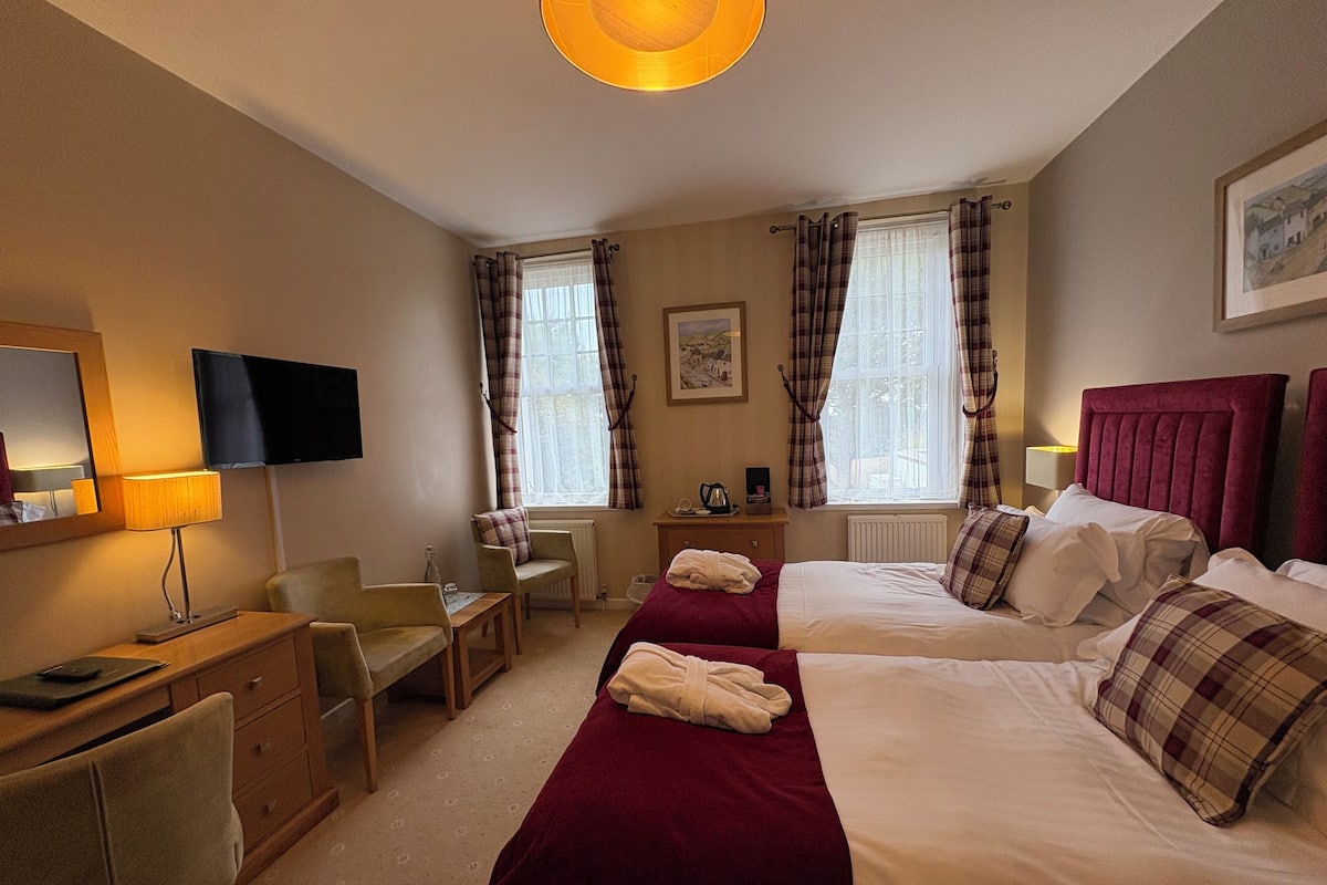Superior Double or Twin Room | Premium bedding, desk, blackout drapes, free WiFi